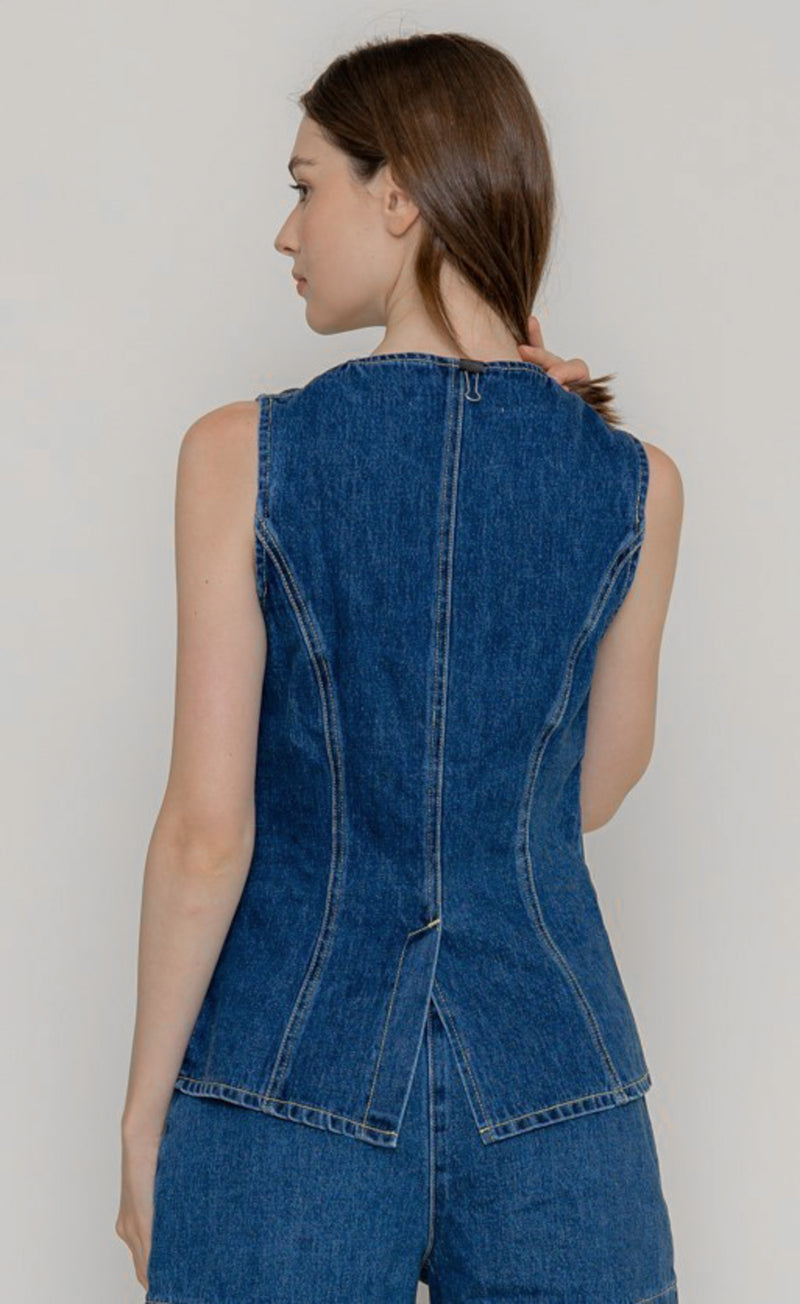 Mara Denim Short in Dark Wash